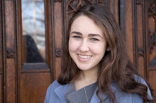 headshot of blogger Stacie Hartman